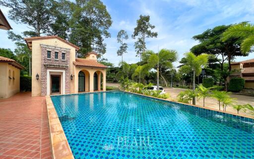 Nusa Chivani Pattaya - 3 Bed 4 Bath (Corner Plot)