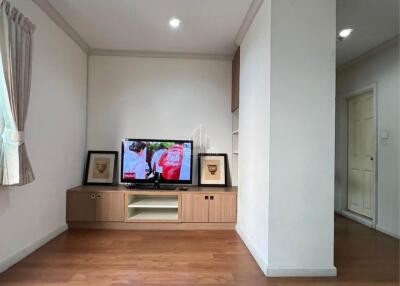 For Rent 2 Bed 1 Bath Condo Grand Asok Parkview close to BTS Asoke