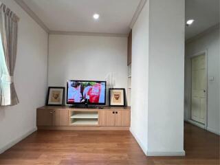 For Rent 2 Bed 1 Bath Condo Grand Asok Parkview close to BTS Asoke