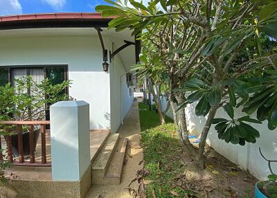 3 Bed 2 Bath Pool Villa For Sale with Tropical Garden in Hinlekfai