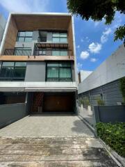 For sale: Arden Ladprao 71, townhome, 3.5 floors, very good location, width 5 meters, 3 bedrooms, 4