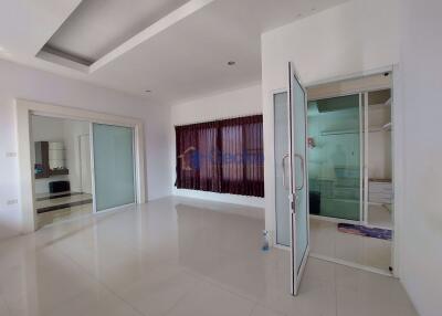 3 Bedrooms House in Piam Mongkhon Village Huay Yai H010340