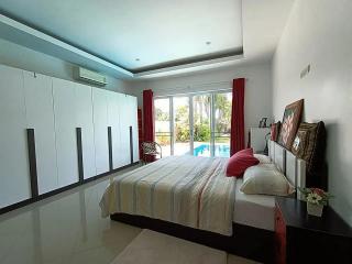 Bang Saray Pool Villa