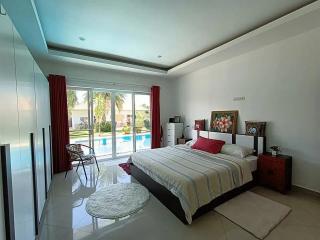 Bang Saray Pool Villa