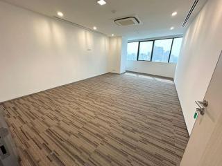 For Rent Bangkok Office Petchaburi BTS Phrom Phong Huai Khwang