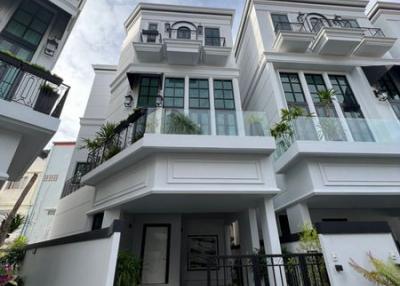 For Sale and Rent Bangkok Home Office Sukhumvit BTS Ekkamai Watthana