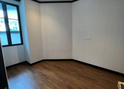 For Sale and Rent Bangkok Home Office Sukhumvit BTS Ekkamai Watthana