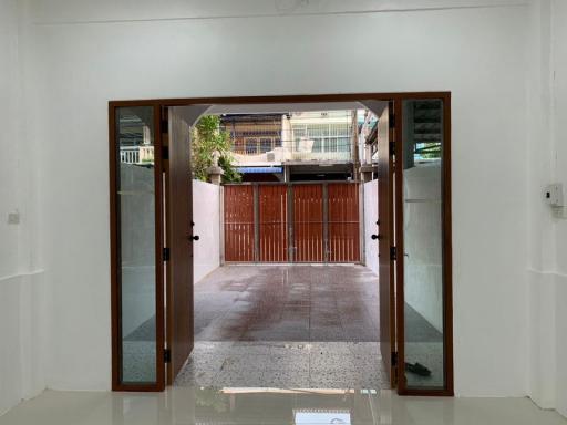 For Sale Bangkok Town House Sathupradit Yan Nawa