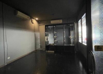 For Rent Bangkok Retail Sukhumvit BTS Phrom Phong Watthana