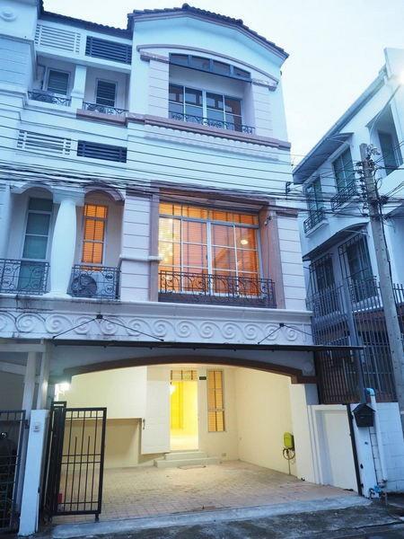 For Rent Bangkok Town House Baan Klang Muang Ladprao-Yothin Phatthana Pradit Manutham Lat Phrao