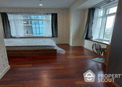 1-BR Condo at Circle Condominium near MRT Phetchaburi