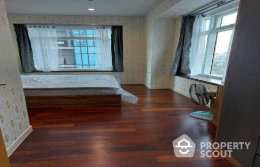 1-BR Condo at Circle Condominium near MRT Phetchaburi