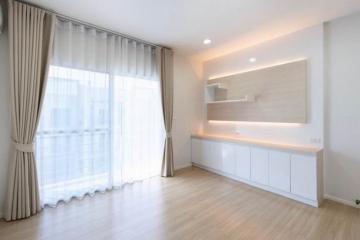 For Sale and Rent Bangkok Town House Sukhumvit BTS On Nut Watthana