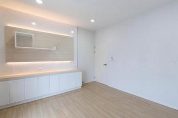 For Sale and Rent Bangkok Town House Sukhumvit BTS On Nut Watthana