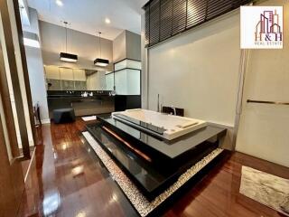 Townhome for sale, 4 floors, playing level, The Landmark Residence, Lat Phrao-Ratchada, front zone,