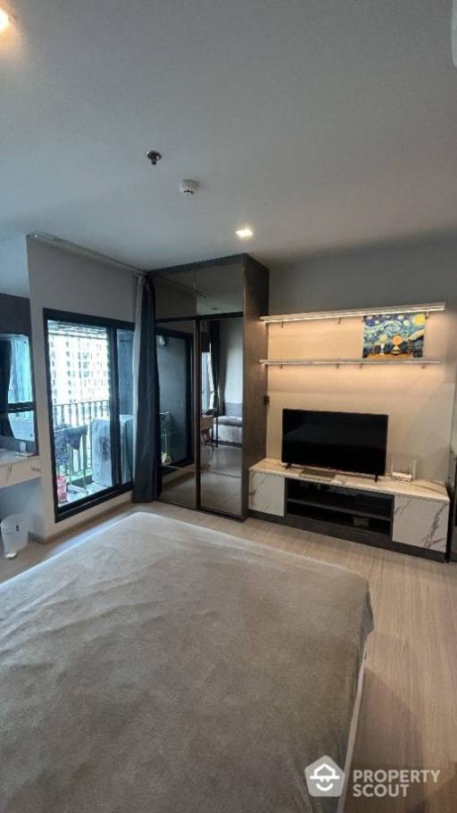 1-BR Condo at Life Asoke - Rama 9 near MRT Phra Ram 9