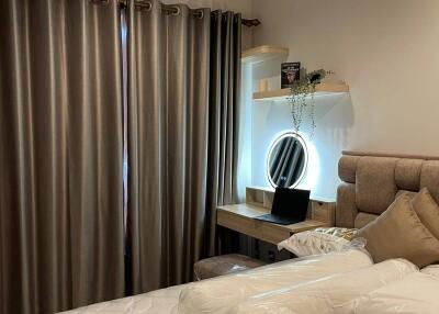 1-BR Condo at Life Asoke Hype near ARL Makkasan