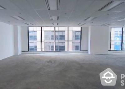 Commercial for Rent in Si Lom