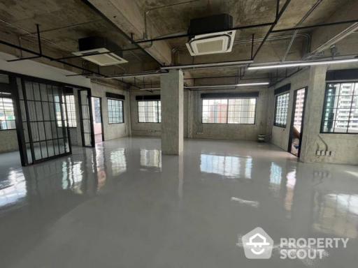 Commercial for Rent in Khlong Tan