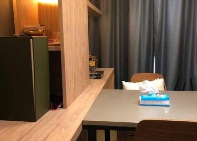 1-BR Condo at Magnolias Ratchadamri near BTS Chit Lom