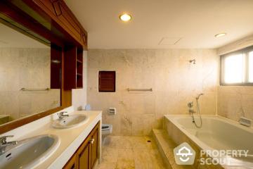 3-BR Apt. near BTS Phrom Phong (ID 511268)