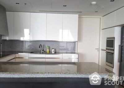 3-BR Condo at The Met Sathorn near BTS Chong Nonsi