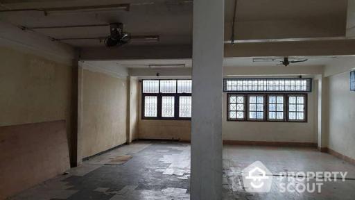 1-BR Townhouse near MRT Wat Mangkon