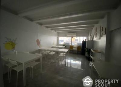 Commercial for Sale in Khlong Toei Nuea
