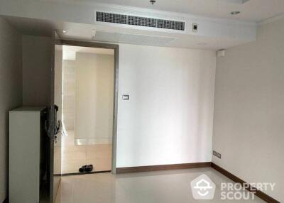 1-BR Condo at Supalai Oriental Sukhumvit 39 near MRT Phetchaburi