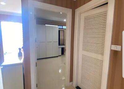 2 bed Condo in Supalai Place Condominium Khlong Tan Nuea Sub District C020448