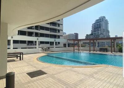 2 bed Condo in Supalai Place Condominium Khlong Tan Nuea Sub District C020448