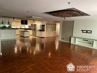 4-BR Condo at Baan Sathorn Condominium near MRT Lumphini