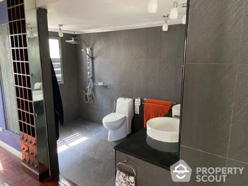 4-BR Condo at Baan Sathorn Condominium near MRT Lumphini