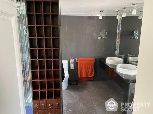 4-BR Condo at Baan Sathorn Condominium near MRT Lumphini