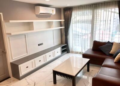 2 bed Condo in Serene Place Sukhumvit 24 Khlongtan Sub District C018128