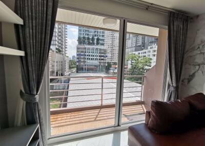 2 bed Condo in Serene Place Sukhumvit 24 Khlongtan Sub District C018128