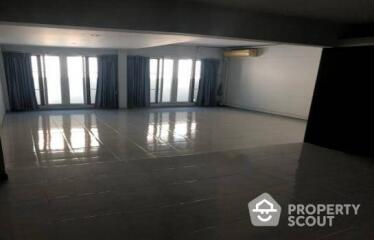 3-BR Townhouse near BTS Phra Khanong