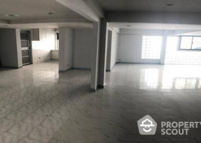 3-BR Townhouse near BTS Phra Khanong