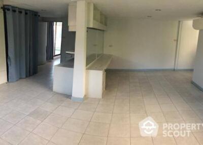 3-BR Townhouse near BTS Phra Khanong