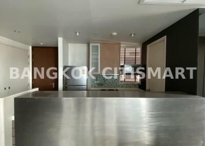 Condo at Manhattan Chidlom for sale