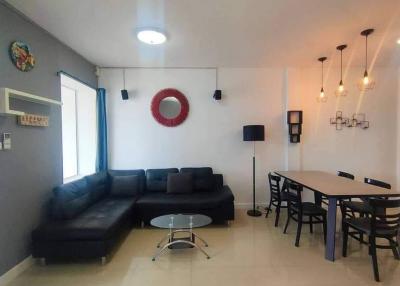 3 Bedrooms Townhouse for Sale near 89 plaza