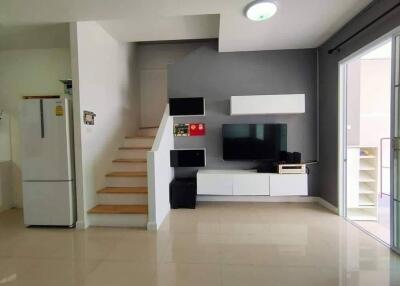 3 Bedrooms Townhouse for Sale near 89 plaza