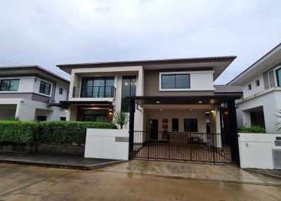 3 Bedrooms 2-Story Detached House for Sale