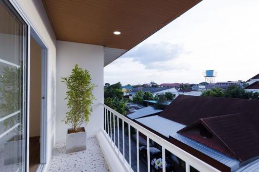 3 Story Townhouse with Doi Suthep View for Sale in Mae hia