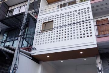 3 Story Townhouse with Doi Suthep View for Sale in Mae hia