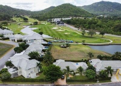 Black Mountain golf course 4 bedroom pool villa for sale