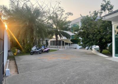 House for sale + swimming pool 442 square wah, Ban Map Prachan, Pong, Bang Lamung, Chonburi.