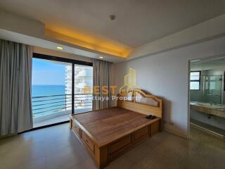 3 Bedrooms Condo in Royal Cliff Pratumnak C011343