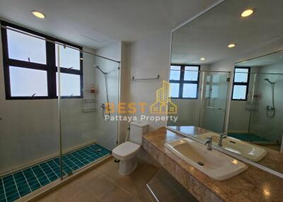 3 Bedrooms Condo in Royal Cliff Pratumnak C011343