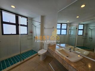 3 Bedrooms Condo in Royal Cliff Pratumnak C011343